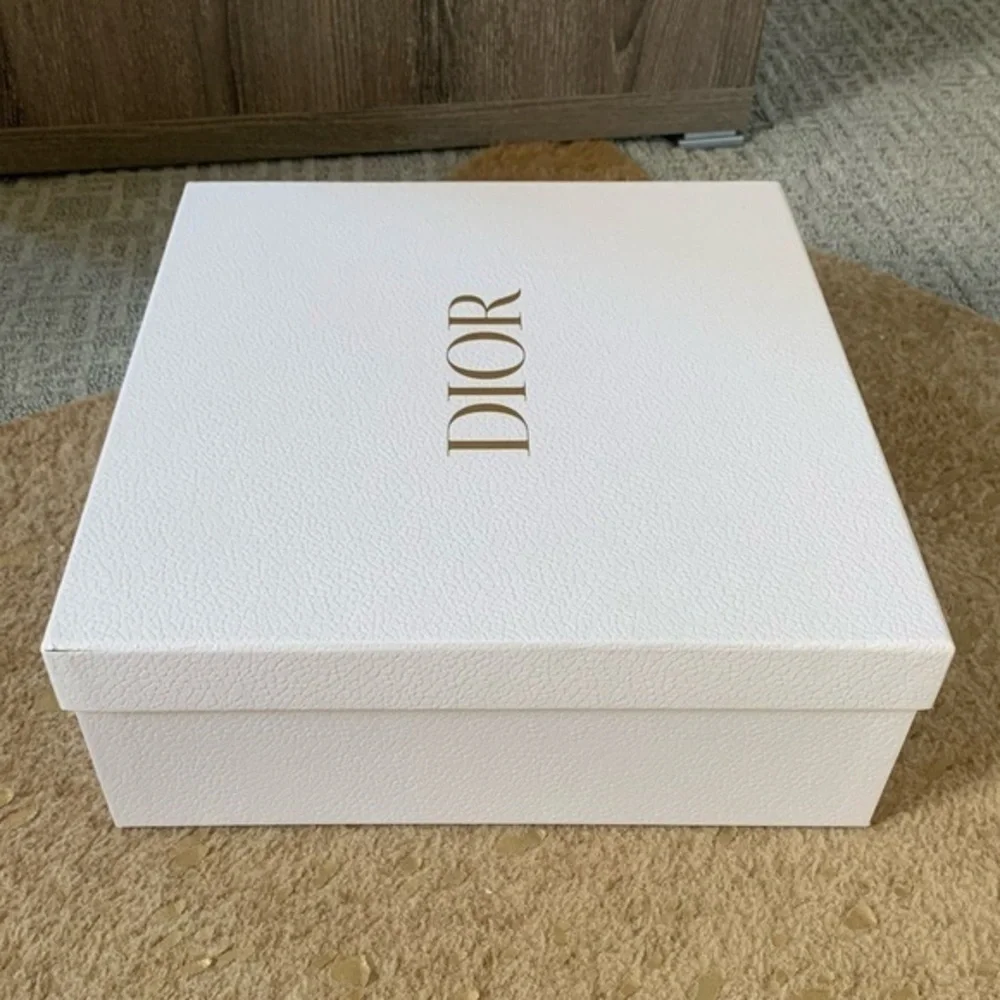 Dior Gift Box with Ribbons and Tissue - Picture 4 of 9